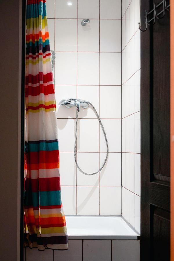 Cinnamon Sally Backpackers Hostel Riga Exterior foto
